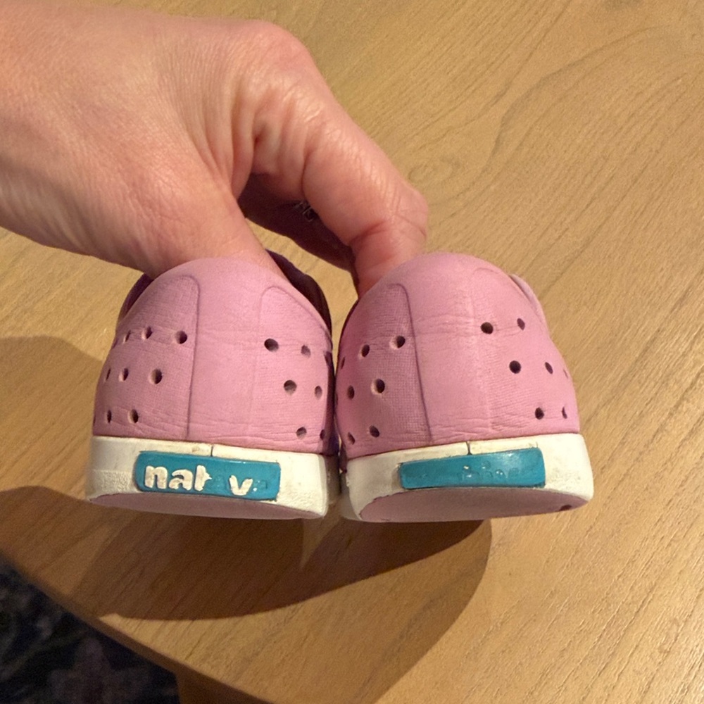 Native Pink and White Slip-On Jefferson. Little kids size 11 Footwear - Picture 3 of 6